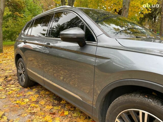 Серый Фольксваген Тигуан, объемом двигателя 2 л и пробегом 205 тыс. км за 16940 $, фото 6 на Automoto.ua