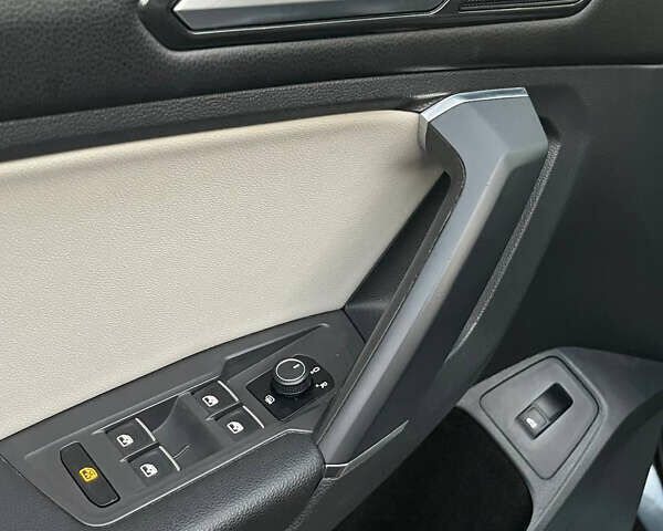 Серый Фольксваген Тигуан, объемом двигателя 1.98 л и пробегом 127 тыс. км за 17800 $, фото 13 на Automoto.ua