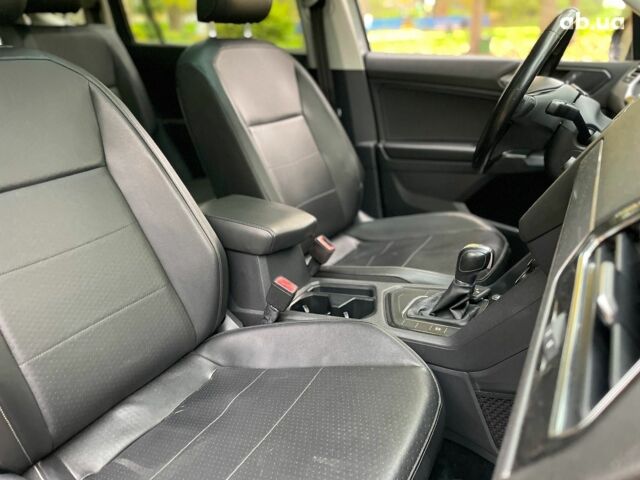 Серый Фольксваген Тигуан, объемом двигателя 2 л и пробегом 205 тыс. км за 16940 $, фото 40 на Automoto.ua