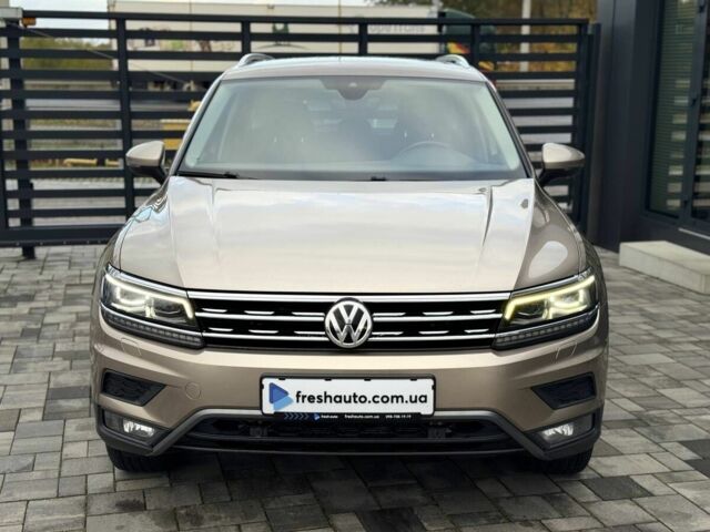 Серый Фольксваген Тигуан, объемом двигателя 2 л и пробегом 320 тыс. км за 20500 $, фото 1 на Automoto.ua