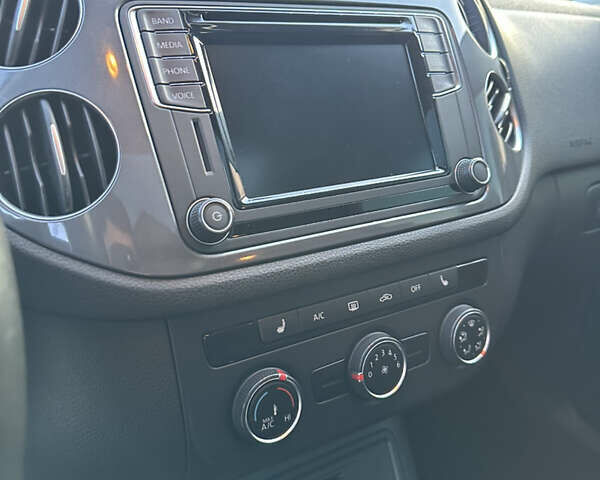 Сірий Фольксваген Тігуан, об'ємом двигуна 1.98 л та пробігом 158 тис. км за 13999 $, фото 32 на Automoto.ua