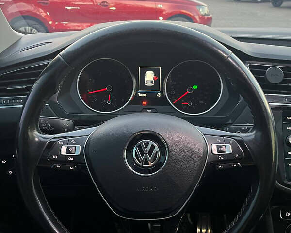 Серый Фольксваген Тигуан, объемом двигателя 1.98 л и пробегом 127 тыс. км за 17800 $, фото 19 на Automoto.ua