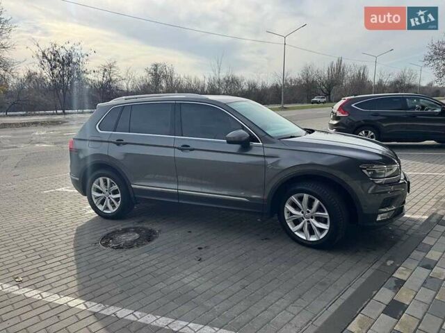 Серый Фольксваген Тигуан, объемом двигателя 2 л и пробегом 197 тыс. км за 22900 $, фото 4 на Automoto.ua