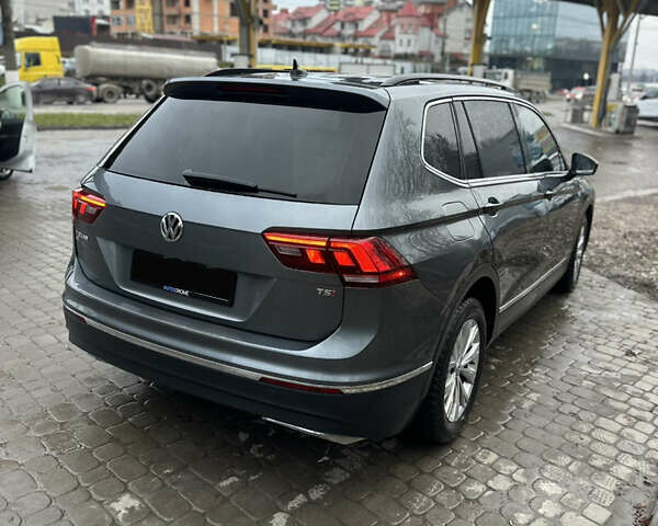 Серый Фольксваген Тигуан, объемом двигателя 2 л и пробегом 167 тыс. км за 18700 $, фото 1 на Automoto.ua