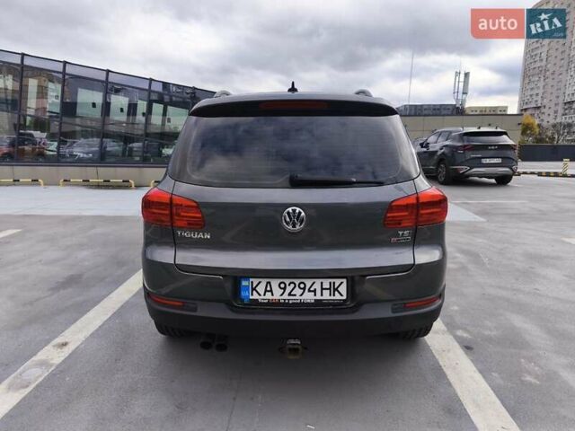 Сірий Фольксваген Тігуан, об'ємом двигуна 1.98 л та пробігом 206 тис. км за 13500 $, фото 4 на Automoto.ua