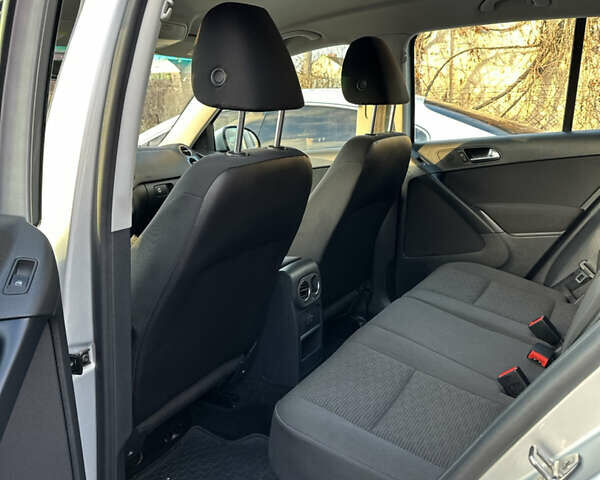 Серый Фольксваген Тигуан, объемом двигателя 2 л и пробегом 104 тыс. км за 13200 $, фото 9 на Automoto.ua