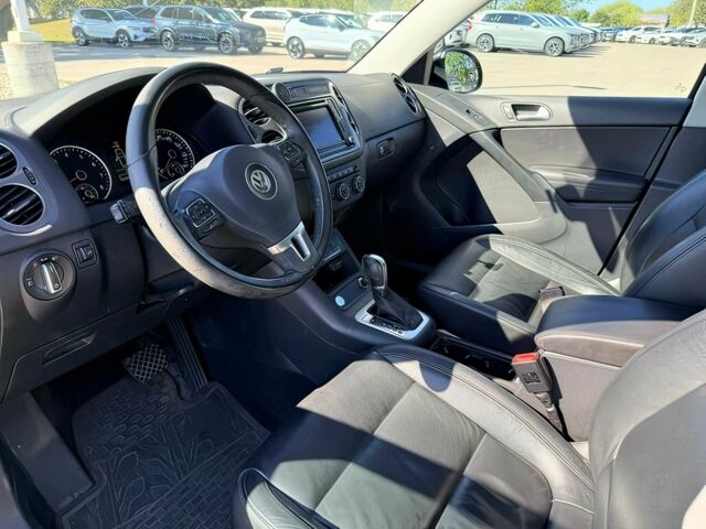 Серый Фольксваген Тигуан, объемом двигателя 2 л и пробегом 53 тыс. км за 12000 $, фото 7 на Automoto.ua