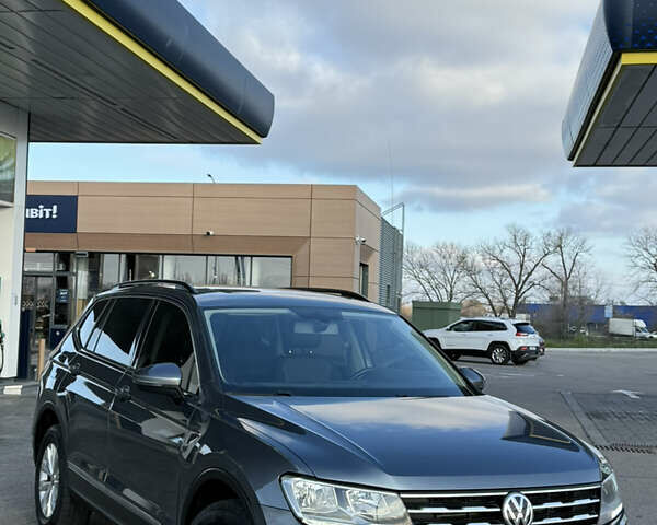 Серый Фольксваген Тигуан, объемом двигателя 2 л и пробегом 240 тыс. км за 14999 $, фото 4 на Automoto.ua