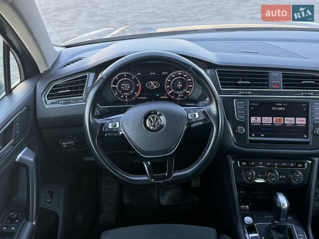 Серый Фольксваген Тигуан, объемом двигателя 2 л и пробегом 224 тыс. км за 25700 $, фото 54 на Automoto.ua