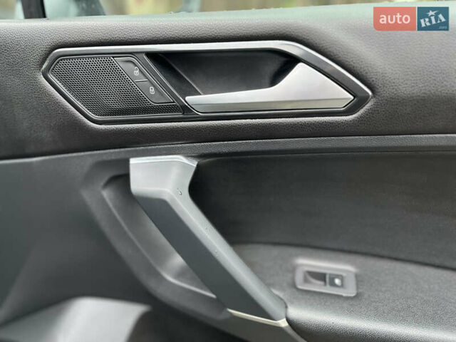 Серый Фольксваген Тигуан, объемом двигателя 2 л и пробегом 126 тыс. км за 19400 $, фото 5 на Automoto.ua