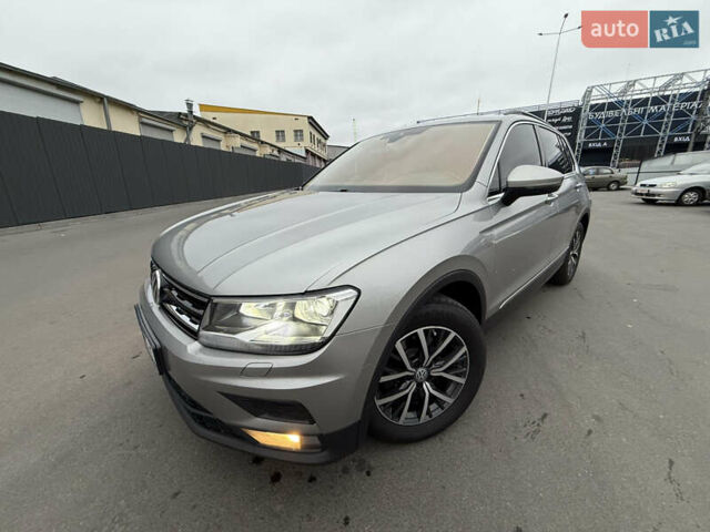 Серый Фольксваген Тигуан, объемом двигателя 2 л и пробегом 263 тыс. км за 18700 $, фото 2 на Automoto.ua