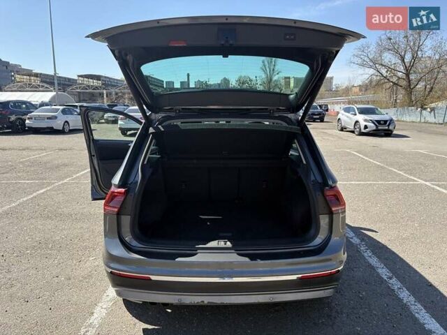 Серый Фольксваген Тигуан, объемом двигателя 1.98 л и пробегом 116 тыс. км за 28000 $, фото 24 на Automoto.ua