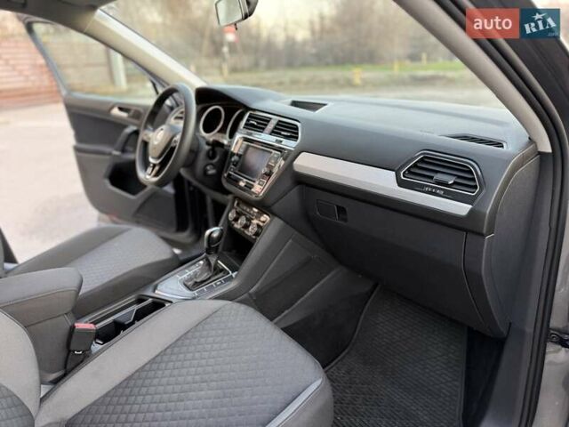 Сірий Фольксваген Тігуан, об'ємом двигуна 0 л та пробігом 146 тис. км за 16300 $, фото 23 на Automoto.ua
