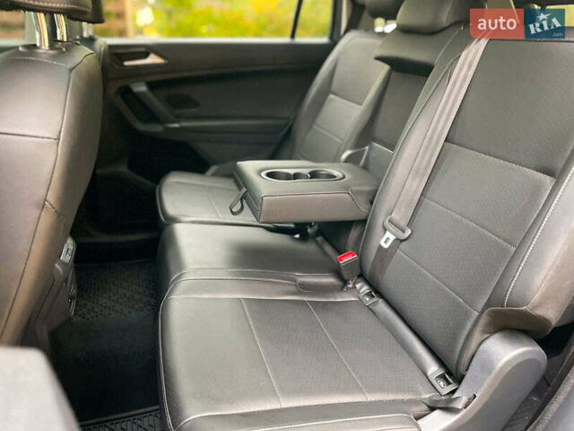 Серый Фольксваген Тигуан, объемом двигателя 2 л и пробегом 205 тыс. км за 16940 $, фото 23 на Automoto.ua