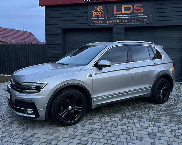 Серый Фольксваген Тигуан, объемом двигателя 1.97 л и пробегом 116 тыс. км за 28000 $, фото 4 на Automoto.ua