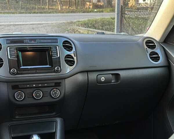 Серый Фольксваген Тигуан, объемом двигателя 2 л и пробегом 104 тыс. км за 13200 $, фото 11 на Automoto.ua