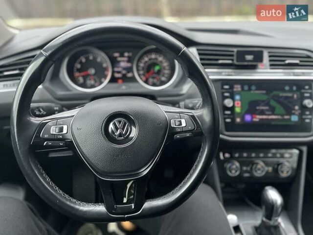 Серый Фольксваген Тигуан, объемом двигателя 2 л и пробегом 126 тыс. км за 19400 $, фото 23 на Automoto.ua