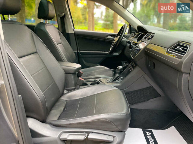 Серый Фольксваген Тигуан, объемом двигателя 2 л и пробегом 205 тыс. км за 16940 $, фото 44 на Automoto.ua