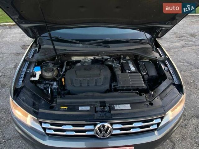 Серый Фольксваген Тигуан, объемом двигателя 2 л и пробегом 264 тыс. км за 15500 $, фото 23 на Automoto.ua