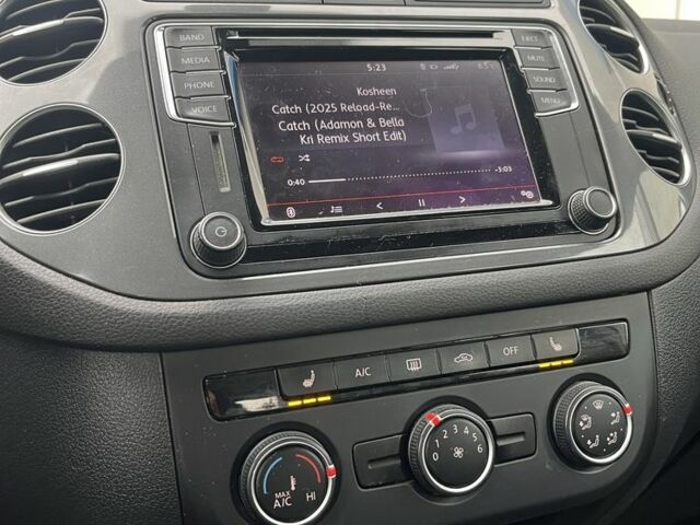 Сірий Фольксваген Тігуан, об'ємом двигуна 2 л та пробігом 172 тис. км за 11890 $, фото 12 на Automoto.ua