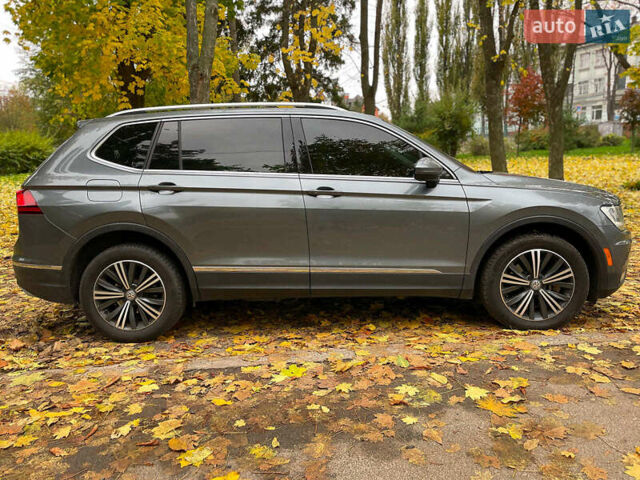 Серый Фольксваген Тигуан, объемом двигателя 2 л и пробегом 205 тыс. км за 16940 $, фото 9 на Automoto.ua
