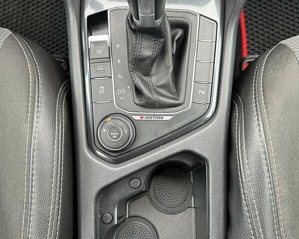 Сірий Фольксваген Тігуан, об'ємом двигуна 1.97 л та пробігом 165 тис. км за 23999 $, фото 35 на Automoto.ua