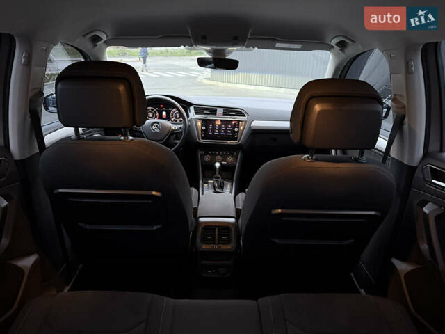 Серый Фольксваген Тигуан, объемом двигателя 2 л и пробегом 263 тыс. км за 18700 $, фото 45 на Automoto.ua