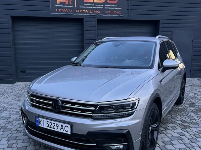 Серый Фольксваген Тигуан, объемом двигателя 2 л и пробегом 116 тыс. км за 28000 $, фото 1 на Automoto.ua