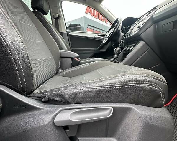 Сірий Фольксваген Тігуан, об'ємом двигуна 1.97 л та пробігом 165 тис. км за 23999 $, фото 30 на Automoto.ua