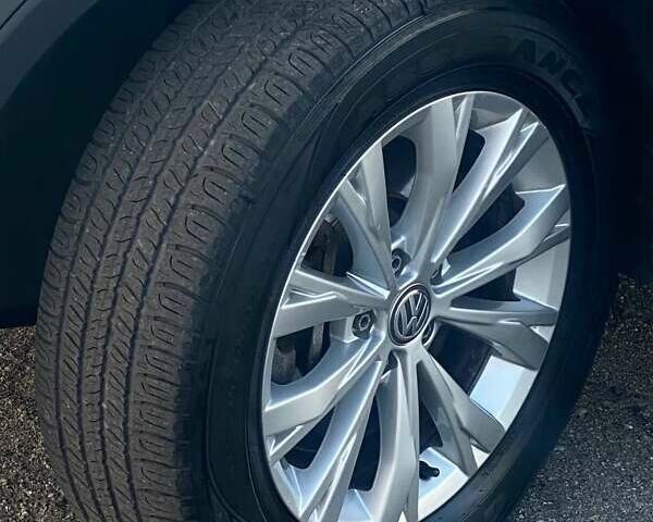 Серый Фольксваген Тигуан, объемом двигателя 2 л и пробегом 264 тыс. км за 15500 $, фото 25 на Automoto.ua