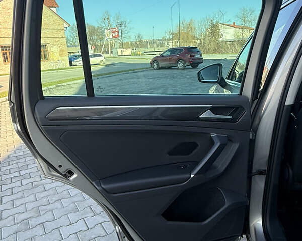 Серый Фольксваген Тигуан, объемом двигателя 2 л и пробегом 224 тыс. км за 25700 $, фото 75 на Automoto.ua