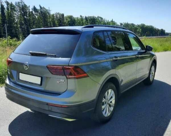 Сірий Фольксваген Тігуан, об'ємом двигуна 2 л та пробігом 105 тис. км за 11000 $, фото 3 на Automoto.ua