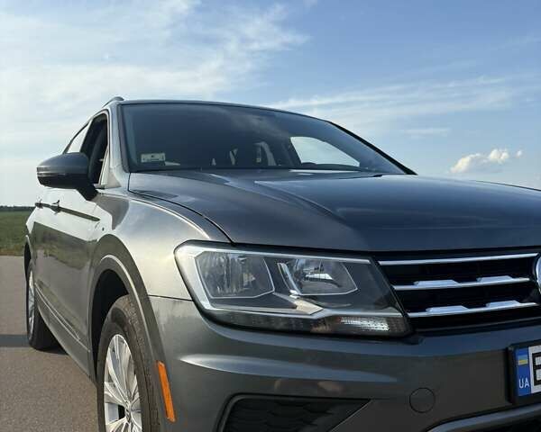 Сірий Фольксваген Тігуан, об'ємом двигуна 1.98 л та пробігом 116 тис. км за 18500 $, фото 2 на Automoto.ua