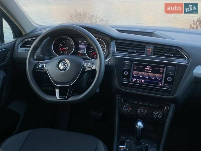 Серый Фольксваген Тигуан, объемом двигателя 2 л и пробегом 264 тыс. км за 15500 $, фото 9 на Automoto.ua