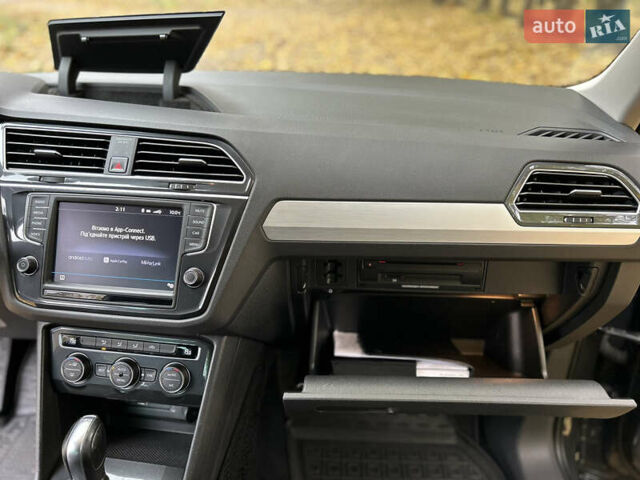 Серый Фольксваген Тигуан, объемом двигателя 1.98 л и пробегом 265 тыс. км за 20999 $, фото 25 на Automoto.ua