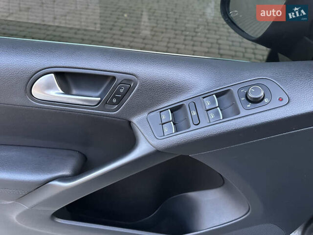 Сірий Фольксваген Тігуан, об'ємом двигуна 1.98 л та пробігом 158 тис. км за 13999 $, фото 25 на Automoto.ua