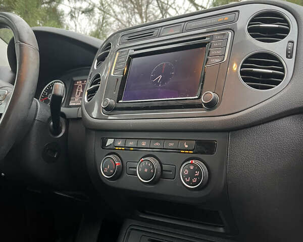 Серый Фольксваген Тигуан, объемом двигателя 2 л и пробегом 172 тыс. км за 10990 $, фото 13 на Automoto.ua