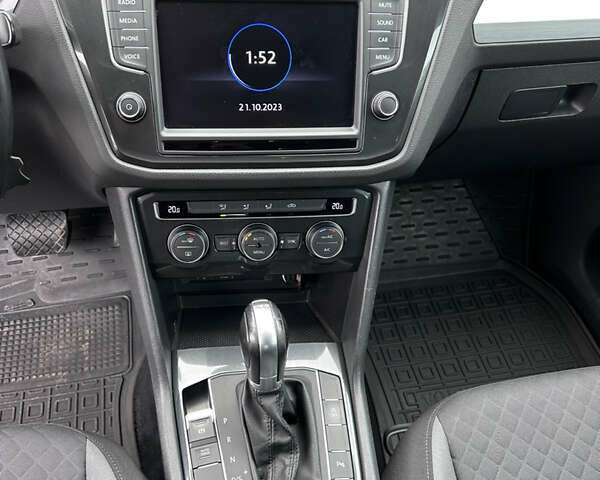 Серый Фольксваген Тигуан, объемом двигателя 1.98 л и пробегом 265 тыс. км за 20999 $, фото 5 на Automoto.ua