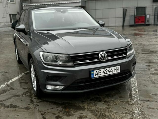 Сірий Фольксваген Тігуан, об'ємом двигуна 2 л та пробігом 117 тис. км за 22500 $, фото 4 на Automoto.ua