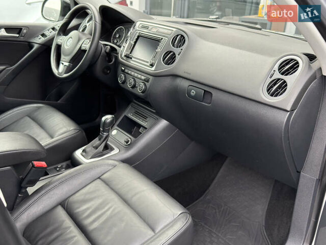 Серый Фольксваген Тигуан, объемом двигателя 2 л и пробегом 181 тыс. км за 15000 $, фото 9 на Automoto.ua