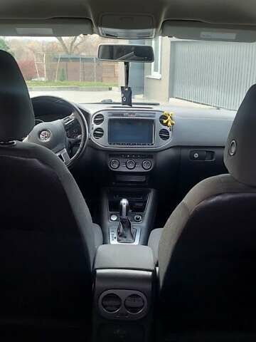 Серый Фольксваген Тигуан, объемом двигателя 1.98 л и пробегом 145 тыс. км за 12850 $, фото 5 на Automoto.ua