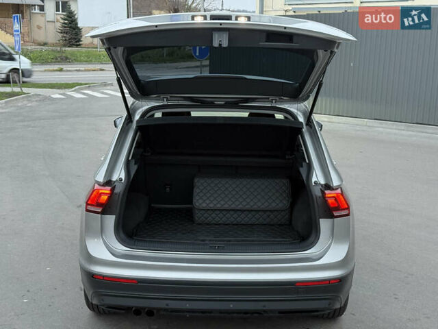 Серый Фольксваген Тигуан, объемом двигателя 2 л и пробегом 263 тыс. км за 18700 $, фото 54 на Automoto.ua