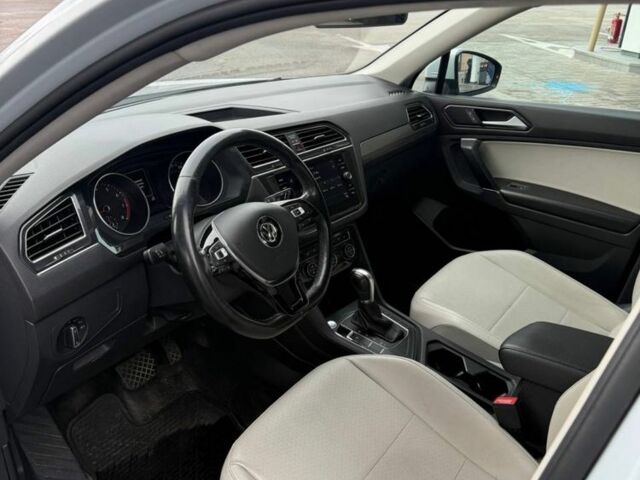 Серый Фольксваген Тигуан, объемом двигателя 2 л и пробегом 167 тыс. км за 15999 $, фото 9 на Automoto.ua