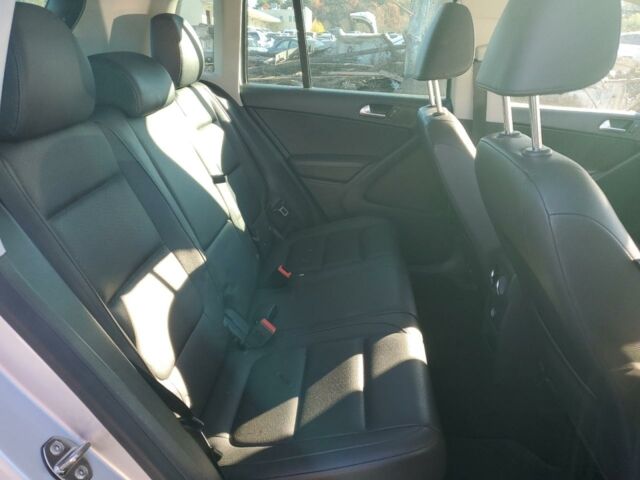 Сірий Фольксваген Тігуан, об'ємом двигуна 2 л та пробігом 156 тис. км за 9200 $, фото 10 на Automoto.ua