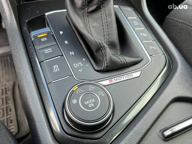 Серый Фольксваген Тигуан, объемом двигателя 2 л и пробегом 250 тыс. км за 22680 $, фото 32 на Automoto.ua