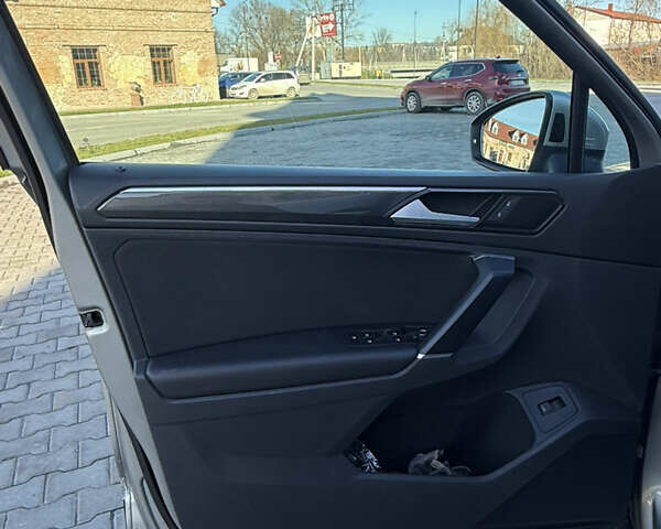 Серый Фольксваген Тигуан, объемом двигателя 2 л и пробегом 224 тыс. км за 25700 $, фото 64 на Automoto.ua