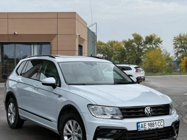 Серый Фольксваген Тигуан, объемом двигателя 2 л и пробегом 167 тыс. км за 15999 $, фото 1 на Automoto.ua