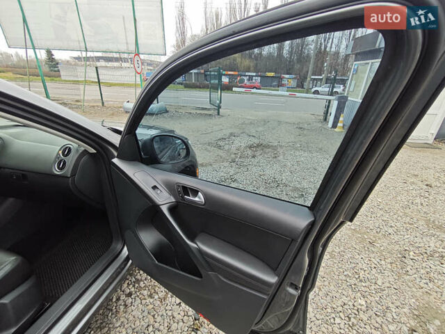 Серый Фольксваген Тигуан, объемом двигателя 1.98 л и пробегом 207 тыс. км за 13200 $, фото 16 на Automoto.ua