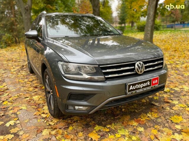 Серый Фольксваген Тигуан, объемом двигателя 2 л и пробегом 205 тыс. км за 16940 $, фото 4 на Automoto.ua
