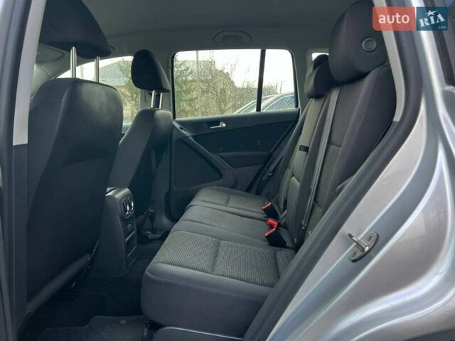 Сірий Фольксваген Тігуан, об'ємом двигуна 2 л та пробігом 196 тис. км за 13300 $, фото 20 на Automoto.ua